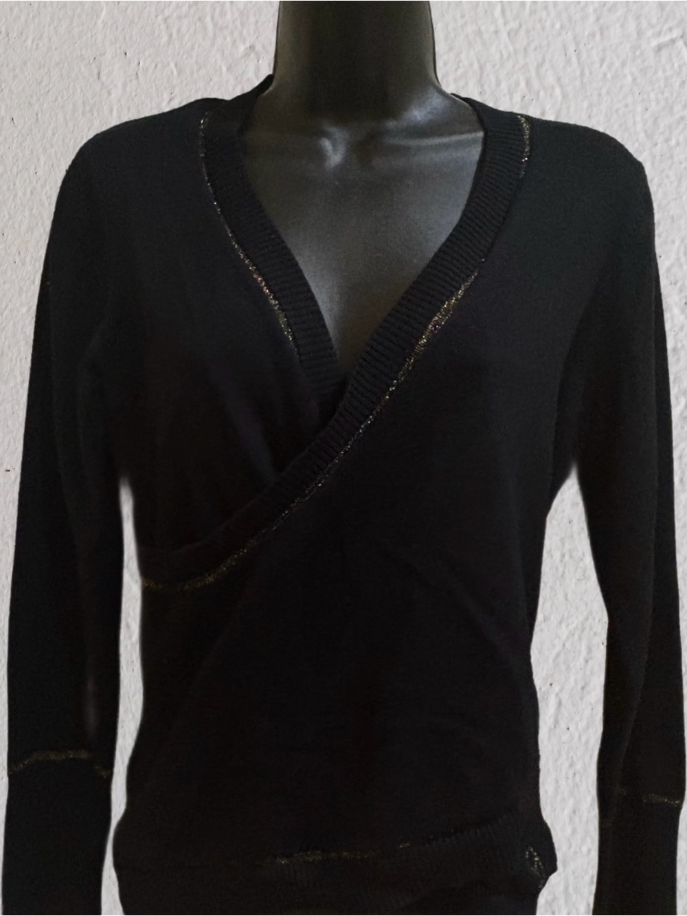 Black V-Neck Wrap GUESS Sweater 🩷